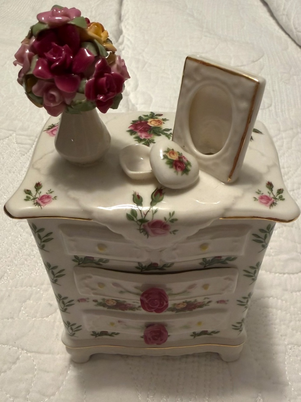 Royal Albert Old Country Roses Music Box